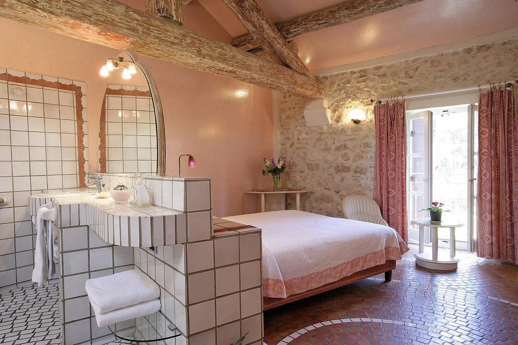 Auberge De Noves Domaine Du Deves Pokoj fotografie